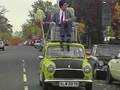 Video e-kaart Mr Bean. auto katusel